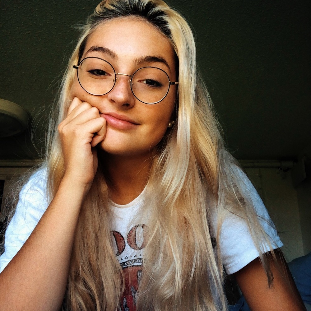 Meet your Posher, Olivia